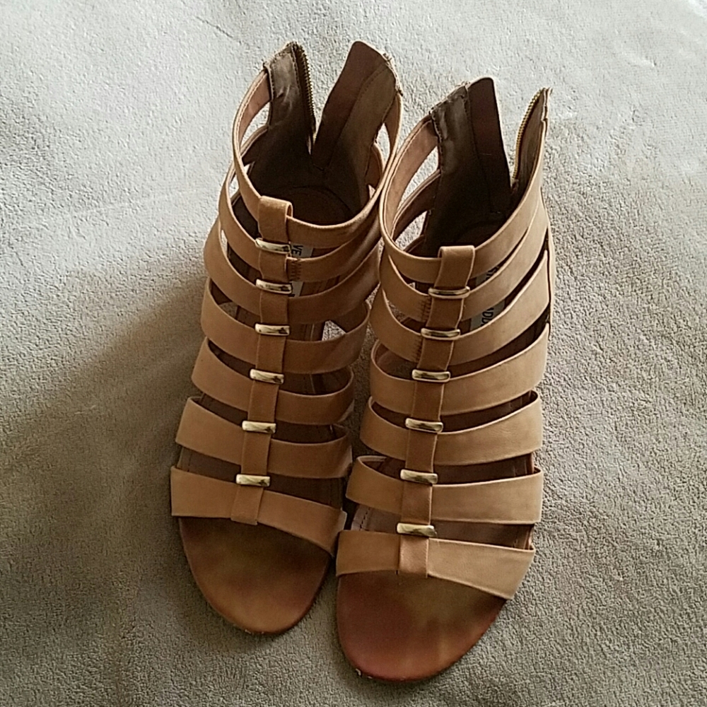 Steve Madden Tan Sandals Size 10